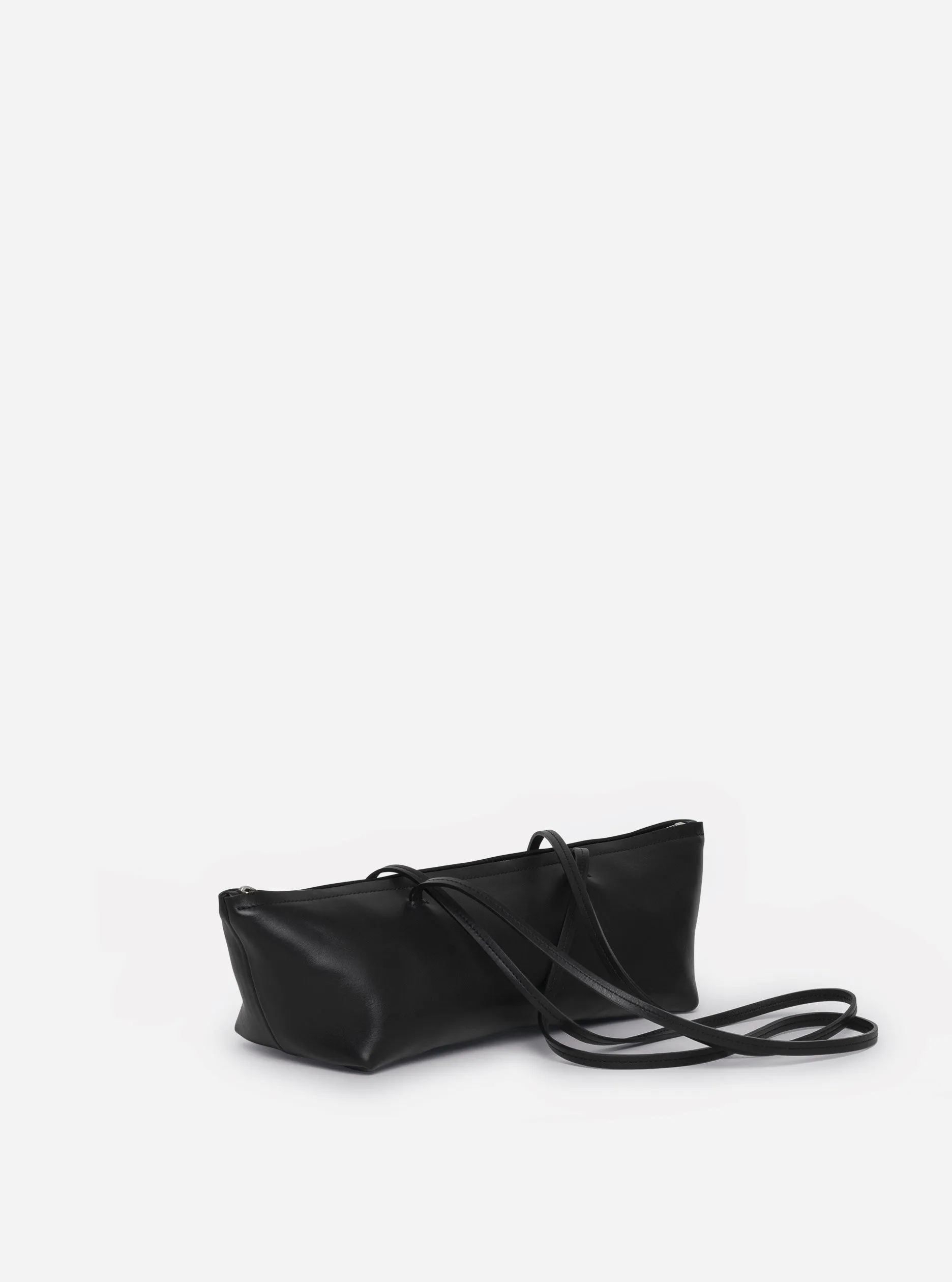 LEATHER HANDBAG "AB 124" IN BLACK